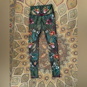 Yoga Democracy full length leggings size M in EUC, rain forest design